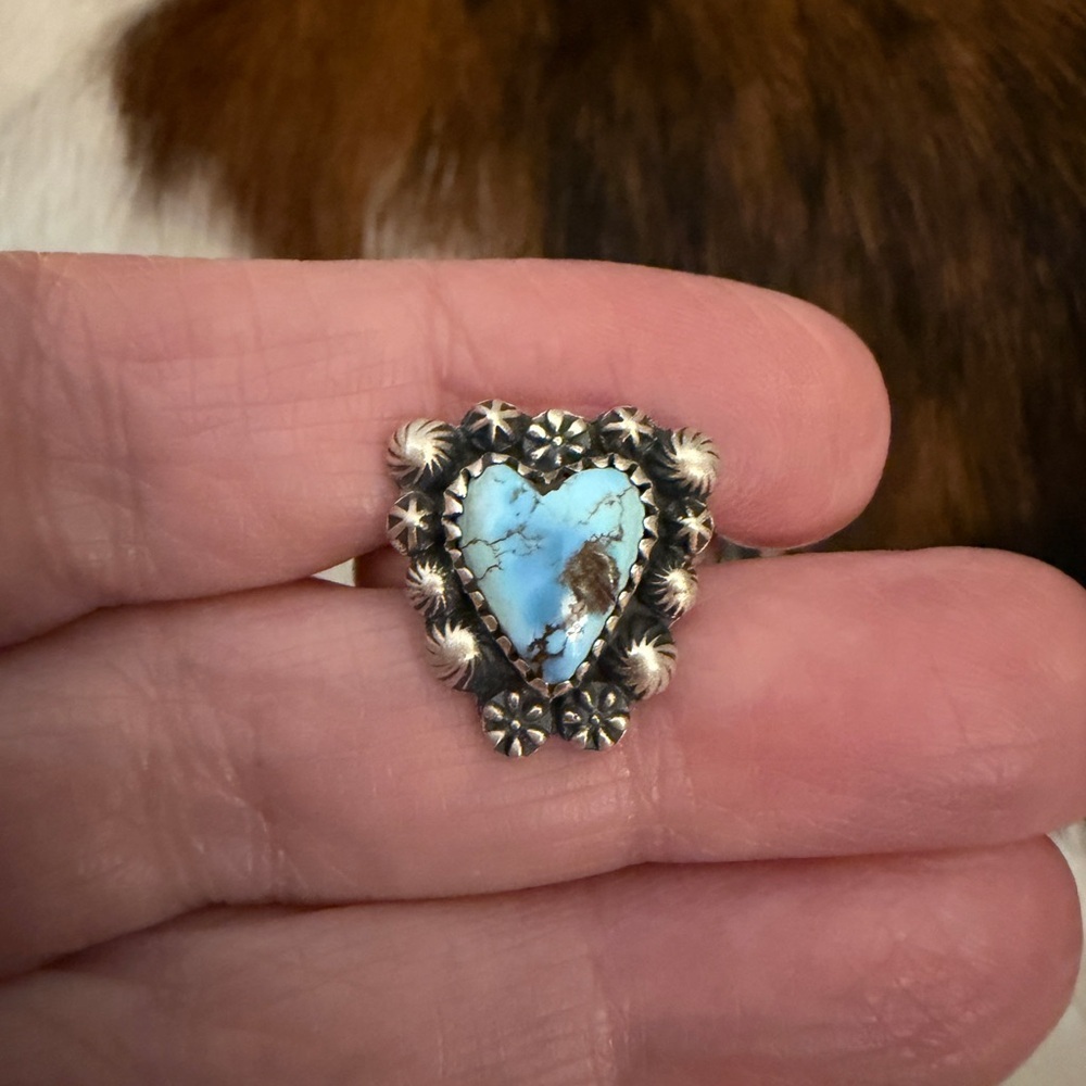 ❤️ Golden Hills Turquoise Decorative Heart Sz 9 Ring Matte Sterling Navajo Style - Picture 4 of 15